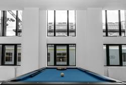 Billard dans la salle de jeux