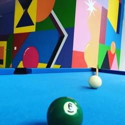 Billard dans la salle de jeux