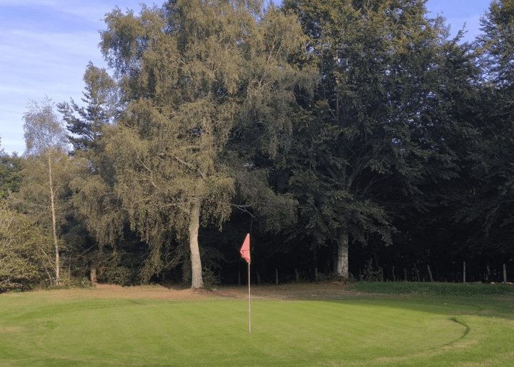 Petit golf 3 trous sur la commune de Chaudes-aigues 15110, au lieu dit La Valette. situé à quelques minutes de notre établissement Petit golf 3 trous sur la commune de Chaudes-aigues 15110, au lieu dit La Valette. situé à quelques minutes de notre établissement