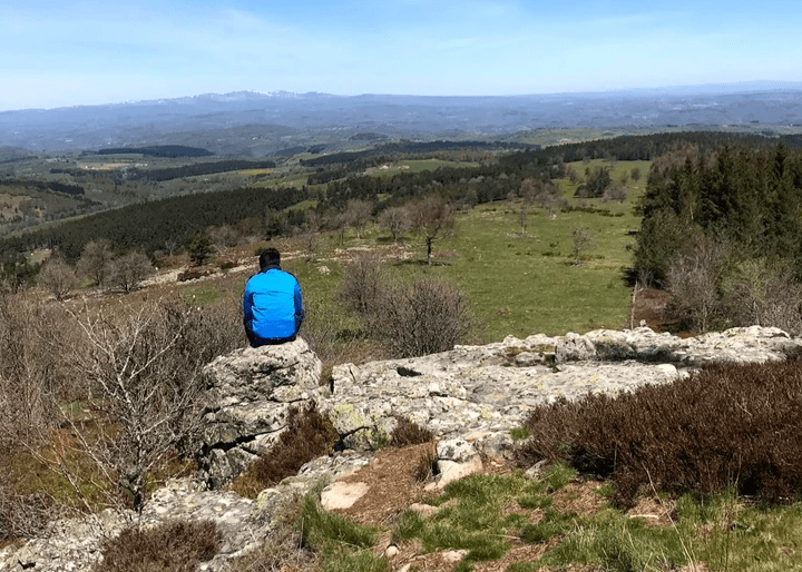 La magnifique vue sur le plomb du Cantal depuis la Puy de la Tuile. Point de vue qui permet de dominer l'aubrac et un panoramique unique sur la chaîne des volcans d'auvergne. La magnifique vue sur le plomb du Cantal depuis la Puy de la Tuile. Point de vue qui permet de dominer l'aubrac et un panoramique unique sur la chaîne des volcans d'auvergne.