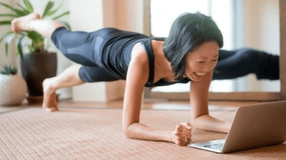 pompes dips épaules entrainement musculation triceps biceps rowing tirage workout chaise pompes dips épaules entrainement musculation triceps biceps rowing tirage workout chaise
