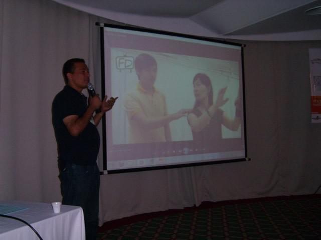 O saudoso colega Joel Barbosa Júnior, ministrando palestra sobre LIBRAS no PROFT 2010 O saudoso colega Joel Barbosa Júnior, ministrando palestra sobre LIBRAS no PROFT 2010