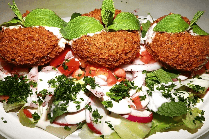 Mamas Hummus - falafel salad Mamas Hummus - falafel salad