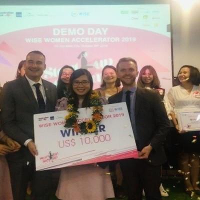 Startup sản phẩm làm trắng răng Smilee "made in USA" bất ngờ "ẵm" giải nhất 10.000 USD trong chương trình khởi nghiệp dành cho phụ nữ Startup sản phẩm làm trắng răng Smilee "made in USA" bất ngờ "ẵm" giải nhất 10.000 USD trong chương trình khởi nghiệp dành cho phụ nữ