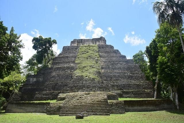 cueva-lovelle-yaxha-guatemala cueva-lovelle-yaxha-guatemala