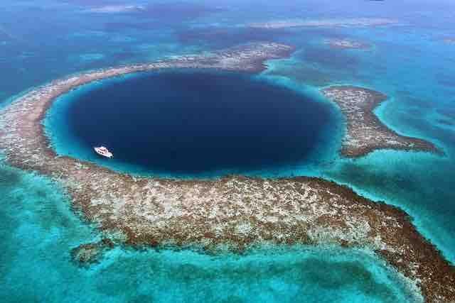 seann-mcauliffe-blue-hole-belize seann-mcauliffe-blue-hole-belize