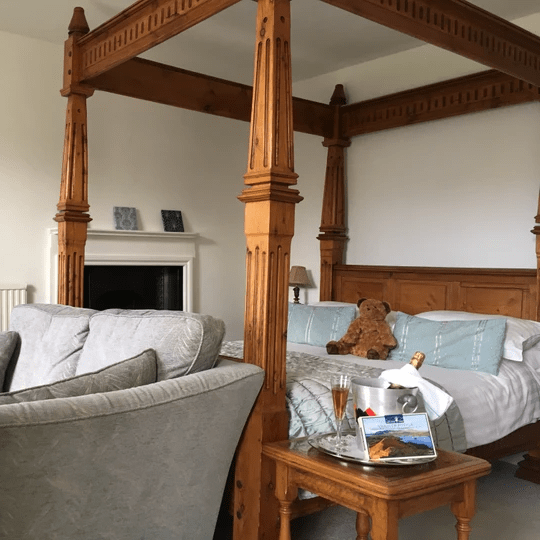 Romance, 4 poster bed, lake view Romance, 4 poster bed, lake view