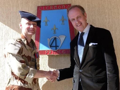 Colonel Jean Jacques Fatinet et le Prince Jean lors de la cérémonie de parrainage Colonel Jean Jacques Fatinet et le Prince Jean lors de la cérémonie de parrainage