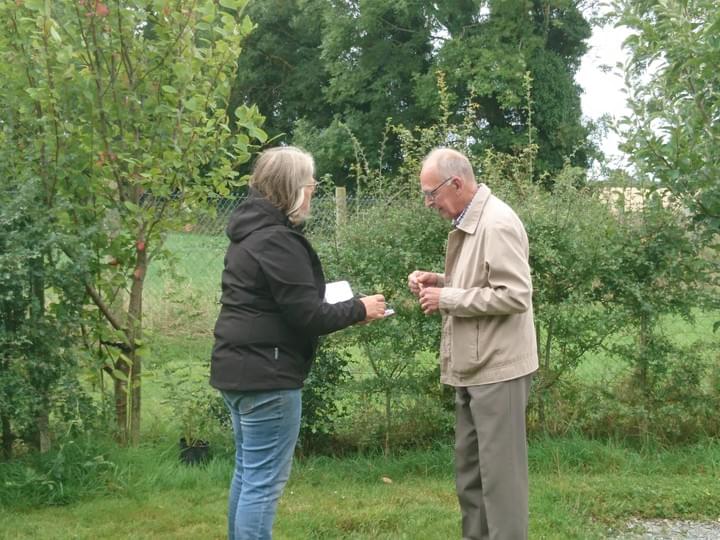 Meeting with a client - Natural Landscapers Meeting with a client - Natural Landscapers