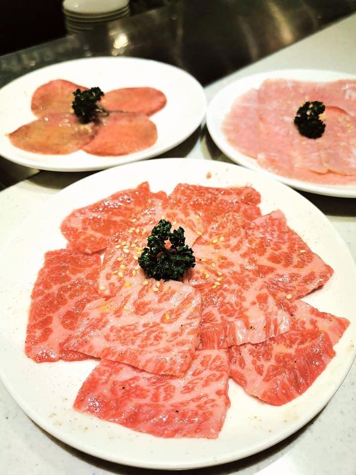 2021年台北最強環保輕燒肉,現正推出美味燒肉台北外帶外送中及全台宅配,裡面有非常新鮮多樣的食材,頂級牛肉、好吃豬肉和雞肉、還有超級新鮮的海鮮,還有多種蔬菜,讓您均衡飲食,食材都己經幫您處理好,送到就直接享用,精美的大理石紋包裝,讓您們疫情在家慶祝也充滿儀式感,包裝講求環保材質及可重覆使用,讓您減少垃圾又享用到健康美味的燒肉。 台北燒肉推薦、台北最強健康環保輕燒肉燒烤、父親節與母親節首選健康餐廳、生日大餐、同事聚餐給你們滿滿的歡樂,單點套餐、代烤桌邊服務,讓您享受到頂級燒肉的美味,健康、無煙、美味、環保絕對值得您來體驗。  2021年台北最強環保輕燒肉,現正推出美味燒肉台北外帶外送中及全台宅配,裡面有非常新鮮多樣的食材,頂級牛肉、好吃豬肉和雞肉、還有超級新鮮的海鮮,還有多種蔬菜,讓您均衡飲食,食材都己經幫您處理好,送到就直接享用,精美的大理石紋包裝,讓您們疫情在家慶祝也充滿儀式感,包裝講求環保材質及可重覆使用,讓您減少垃圾又享用到健康美味的燒肉。 台北燒肉推薦、台北最強健康環保輕燒肉燒烤、父親節與母親節首選健康餐廳、生日大餐、同事聚餐給你們滿滿的歡樂,單點套餐、代烤桌邊服務,讓您享受到頂級燒肉的美味,健康、無煙、美味、環保絕對值得您來體驗。