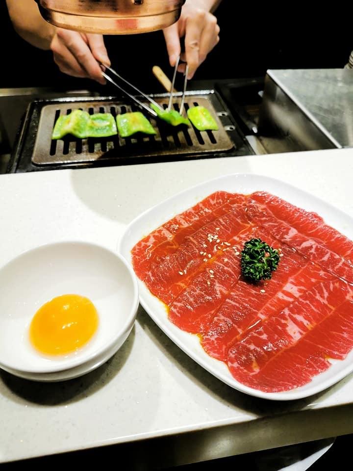 2021年台北最強環保輕燒肉,現正推出美味燒肉台北外帶外送中及全台宅配,裡面有非常新鮮多樣的食材,頂級牛肉、好吃豬肉和雞肉、還有超級新鮮的海鮮,還有多種蔬菜,讓您均衡飲食,食材都己經幫您處理好,送到就直接享用,精美的大理石紋包裝,讓您們疫情在家慶祝也充滿儀式感,包裝講求環保材質及可重覆使用,讓您減少垃圾又享用到健康美味的燒肉。 台北燒肉推薦、台北最強健康環保輕燒肉燒烤、父親節與母親節首選健康餐廳、生日大餐、同事聚餐給你們滿滿的歡樂,單點套餐、代烤桌邊服務,讓您享受到頂級燒肉的美味,健康、無煙、美味、環保絕對值得您來體驗。  2021年台北最強環保輕燒肉,現正推出美味燒肉台北外帶外送中及全台宅配,裡面有非常新鮮多樣的食材,頂級牛肉、好吃豬肉和雞肉、還有超級新鮮的海鮮,還有多種蔬菜,讓您均衡飲食,食材都己經幫您處理好,送到就直接享用,精美的大理石紋包裝,讓您們疫情在家慶祝也充滿儀式感,包裝講求環保材質及可重覆使用,讓您減少垃圾又享用到健康美味的燒肉。 台北燒肉推薦、台北最強健康環保輕燒肉燒烤、父親節與母親節首選健康餐廳、生日大餐、同事聚餐給你們滿滿的歡樂,單點套餐、代烤桌邊服務,讓您享受到頂級燒肉的美味,健康、無煙、美味、環保絕對值得您來體驗。