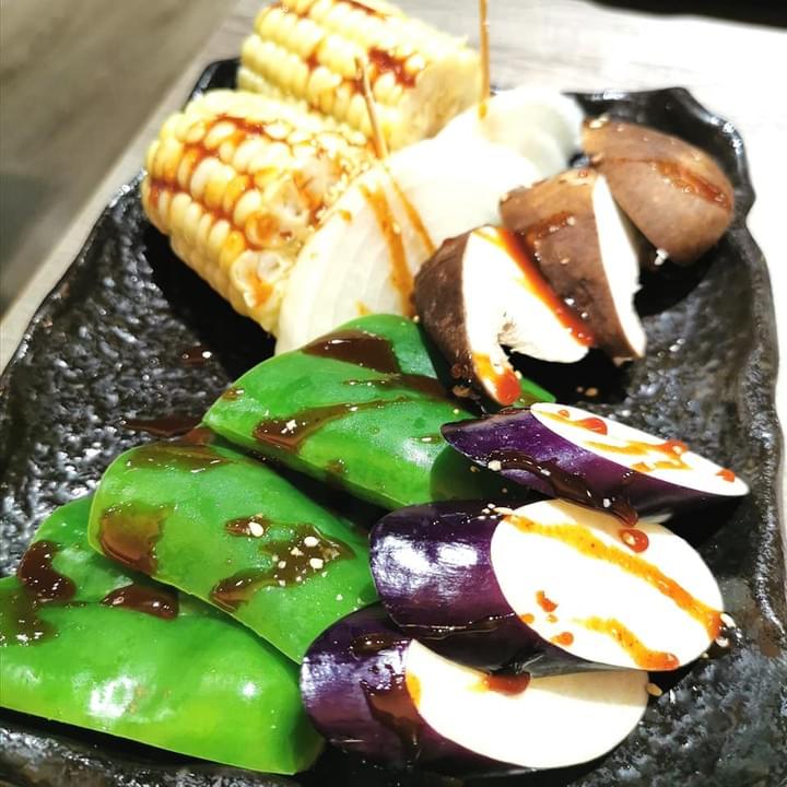2021年台北最強環保輕燒肉,現正推出美味燒肉台北外帶外送中及全台宅配,裡面有非常新鮮多樣的食材,頂級牛肉、好吃豬肉和雞肉、還有超級新鮮的海鮮,還有多種蔬菜,讓您均衡飲食,食材都己經幫您處理好,送到就直接享用,精美的大理石紋包裝,讓您們疫情在家慶祝也充滿儀式感,包裝講求環保材質及可重覆使用,讓您減少垃圾又享用到健康美味的燒肉。 台北燒肉推薦、台北最強健康環保輕燒肉燒烤、父親節與母親節首選健康餐廳、生日大餐、同事聚餐給你們滿滿的歡樂,單點套餐、代烤桌邊服務,讓您享受到頂級燒肉的美味,健康、無煙、美味、環保絕對值得您來體驗。  2021年台北最強環保輕燒肉,現正推出美味燒肉台北外帶外送中及全台宅配,裡面有非常新鮮多樣的食材,頂級牛肉、好吃豬肉和雞肉、還有超級新鮮的海鮮,還有多種蔬菜,讓您均衡飲食,食材都己經幫您處理好,送到就直接享用,精美的大理石紋包裝,讓您們疫情在家慶祝也充滿儀式感,包裝講求環保材質及可重覆使用,讓您減少垃圾又享用到健康美味的燒肉。 台北燒肉推薦、台北最強健康環保輕燒肉燒烤、父親節與母親節首選健康餐廳、生日大餐、同事聚餐給你們滿滿的歡樂,單點套餐、代烤桌邊服務,讓您享受到頂級燒肉的美味,健康、無煙、美味、環保絕對值得您來體驗。