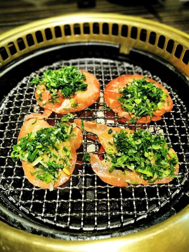 2021年台北最強環保輕燒肉,現正推出美味燒肉台北外帶外送中及全台宅配,裡面有非常新鮮多樣的食材,頂級牛肉、好吃豬肉和雞肉、還有超級新鮮的海鮮,還有多種蔬菜,讓您均衡飲食,食材都己經幫您處理好,送到就直接享用,精美的大理石紋包裝,讓您們疫情在家慶祝也充滿儀式感,包裝講求環保材質及可重覆使用,讓您減少垃圾又享用到健康美味的燒肉。 台北燒肉推薦、台北最強健康環保輕燒肉燒烤、父親節與母親節首選健康餐廳、生日大餐、同事聚餐給你們滿滿的歡樂,單點套餐、代烤桌邊服務,讓您享受到頂級燒肉的美味,健康、無煙、美味、環保絕對值得您來體驗。  2021年台北最強環保輕燒肉,現正推出美味燒肉台北外帶外送中及全台宅配,裡面有非常新鮮多樣的食材,頂級牛肉、好吃豬肉和雞肉、還有超級新鮮的海鮮,還有多種蔬菜,讓您均衡飲食,食材都己經幫您處理好,送到就直接享用,精美的大理石紋包裝,讓您們疫情在家慶祝也充滿儀式感,包裝講求環保材質及可重覆使用,讓您減少垃圾又享用到健康美味的燒肉。 台北燒肉推薦、台北最強健康環保輕燒肉燒烤、父親節與母親節首選健康餐廳、生日大餐、同事聚餐給你們滿滿的歡樂,單點套餐、代烤桌邊服務,讓您享受到頂級燒肉的美味,健康、無煙、美味、環保絕對值得您來體驗。