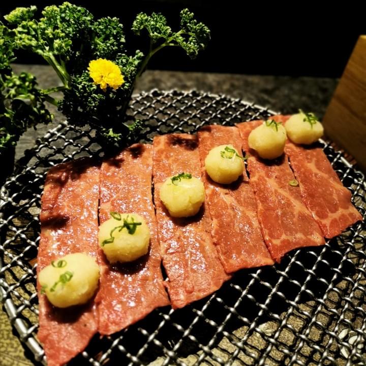 2021年台北最強環保輕燒肉,現正推出美味燒肉台北外帶外送中及全台宅配,裡面有非常新鮮多樣的食材,頂級牛肉、好吃豬肉和雞肉、還有超級新鮮的海鮮,還有多種蔬菜,讓您均衡飲食,食材都己經幫您處理好,送到就直接享用,精美的大理石紋包裝,讓您們疫情在家慶祝也充滿儀式感,包裝講求環保材質及可重覆使用,讓您減少垃圾又享用到健康美味的燒肉。 台北燒肉推薦、台北最強健康環保輕燒肉燒烤、父親節與母親節首選健康餐廳、生日大餐、同事聚餐給你們滿滿的歡樂,單點套餐、代烤桌邊服務,讓您享受到頂級燒肉的美味,健康、無煙、美味、環保絕對值得您來體驗。  2021年台北最強環保輕燒肉,現正推出美味燒肉台北外帶外送中及全台宅配,裡面有非常新鮮多樣的食材,頂級牛肉、好吃豬肉和雞肉、還有超級新鮮的海鮮,還有多種蔬菜,讓您均衡飲食,食材都己經幫您處理好,送到就直接享用,精美的大理石紋包裝,讓您們疫情在家慶祝也充滿儀式感,包裝講求環保材質及可重覆使用,讓您減少垃圾又享用到健康美味的燒肉。 台北燒肉推薦、台北最強健康環保輕燒肉燒烤、父親節與母親節首選健康餐廳、生日大餐、同事聚餐給你們滿滿的歡樂,單點套餐、代烤桌邊服務,讓您享受到頂級燒肉的美味,健康、無煙、美味、環保絕對值得您來體驗。