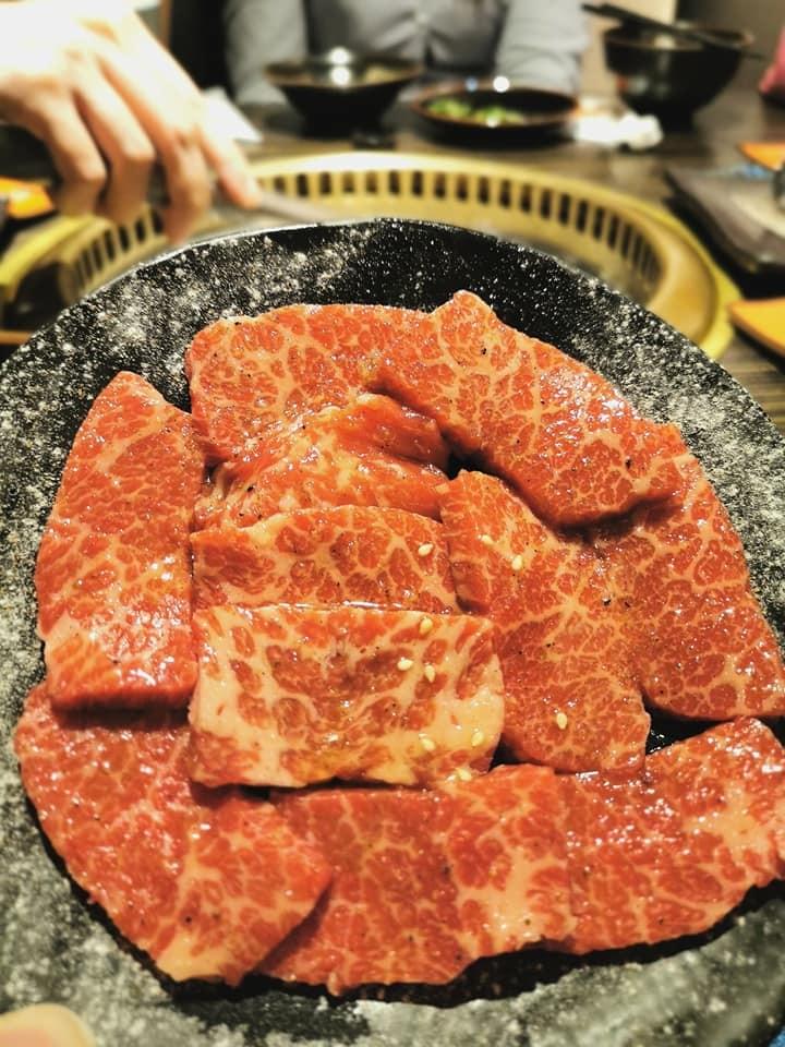 2021年台北最強環保輕燒肉,現正推出美味燒肉台北外帶外送中及全台宅配,裡面有非常新鮮多樣的食材,頂級牛肉、好吃豬肉和雞肉、還有超級新鮮的海鮮,還有多種蔬菜,讓您均衡飲食,食材都己經幫您處理好,送到就直接享用,精美的大理石紋包裝,讓您們疫情在家慶祝也充滿儀式感,包裝講求環保材質及可重覆使用,讓您減少垃圾又享用到健康美味的燒肉。 台北燒肉推薦、台北最強健康環保輕燒肉燒烤、父親節與母親節首選健康餐廳、生日大餐、同事聚餐給你們滿滿的歡樂,單點套餐、代烤桌邊服務,讓您享受到頂級燒肉的美味,健康、無煙、美味、環保絕對值得您來體驗。  2021年台北最強環保輕燒肉,現正推出美味燒肉台北外帶外送中及全台宅配,裡面有非常新鮮多樣的食材,頂級牛肉、好吃豬肉和雞肉、還有超級新鮮的海鮮,還有多種蔬菜,讓您均衡飲食,食材都己經幫您處理好,送到就直接享用,精美的大理石紋包裝,讓您們疫情在家慶祝也充滿儀式感,包裝講求環保材質及可重覆使用,讓您減少垃圾又享用到健康美味的燒肉。 台北燒肉推薦、台北最強健康環保輕燒肉燒烤、父親節與母親節首選健康餐廳、生日大餐、同事聚餐給你們滿滿的歡樂,單點套餐、代烤桌邊服務,讓您享受到頂級燒肉的美味,健康、無煙、美味、環保絕對值得您來體驗。