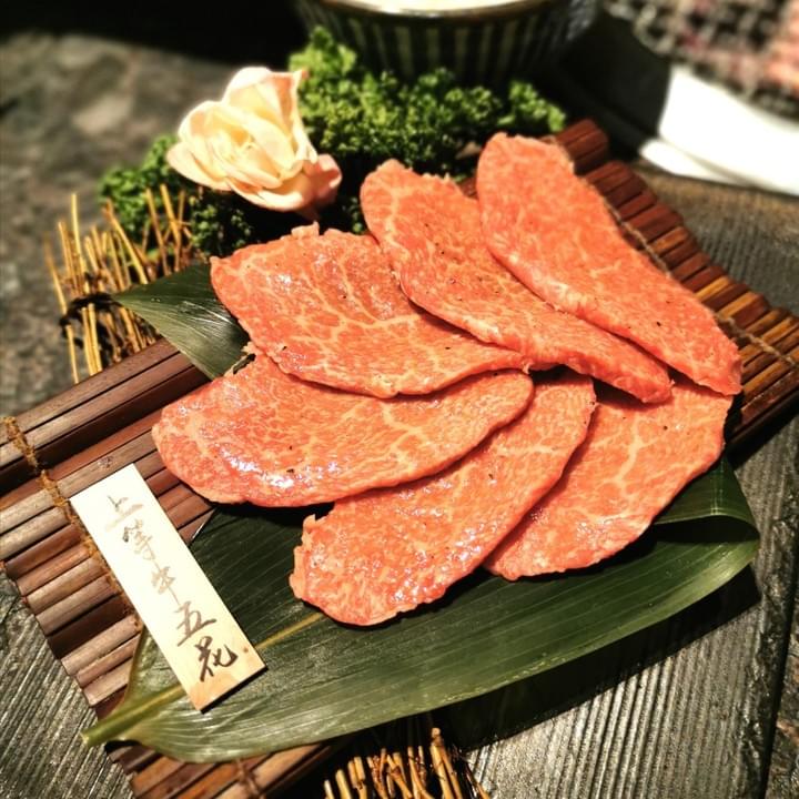 2021年台北最強環保輕燒肉,現正推出美味燒肉台北外帶外送中及全台宅配,裡面有非常新鮮多樣的食材,頂級牛肉、好吃豬肉和雞肉、還有超級新鮮的海鮮,還有多種蔬菜,讓您均衡飲食,食材都己經幫您處理好,送到就直接享用,精美的大理石紋包裝,讓您們疫情在家慶祝也充滿儀式感,包裝講求環保材質及可重覆使用,讓您減少垃圾又享用到健康美味的燒肉。 台北燒肉推薦、台北最強健康環保輕燒肉燒烤、父親節與母親節首選健康餐廳、生日大餐、同事聚餐給你們滿滿的歡樂,單點套餐、代烤桌邊服務,讓您享受到頂級燒肉的美味,健康、無煙、美味、環保絕對值得您來體驗。  2021年台北最強環保輕燒肉,現正推出美味燒肉台北外帶外送中及全台宅配,裡面有非常新鮮多樣的食材,頂級牛肉、好吃豬肉和雞肉、還有超級新鮮的海鮮,還有多種蔬菜,讓您均衡飲食,食材都己經幫您處理好,送到就直接享用,精美的大理石紋包裝,讓您們疫情在家慶祝也充滿儀式感,包裝講求環保材質及可重覆使用,讓您減少垃圾又享用到健康美味的燒肉。 台北燒肉推薦、台北最強健康環保輕燒肉燒烤、父親節與母親節首選健康餐廳、生日大餐、同事聚餐給你們滿滿的歡樂,單點套餐、代烤桌邊服務,讓您享受到頂級燒肉的美味,健康、無煙、美味、環保絕對值得您來體驗。