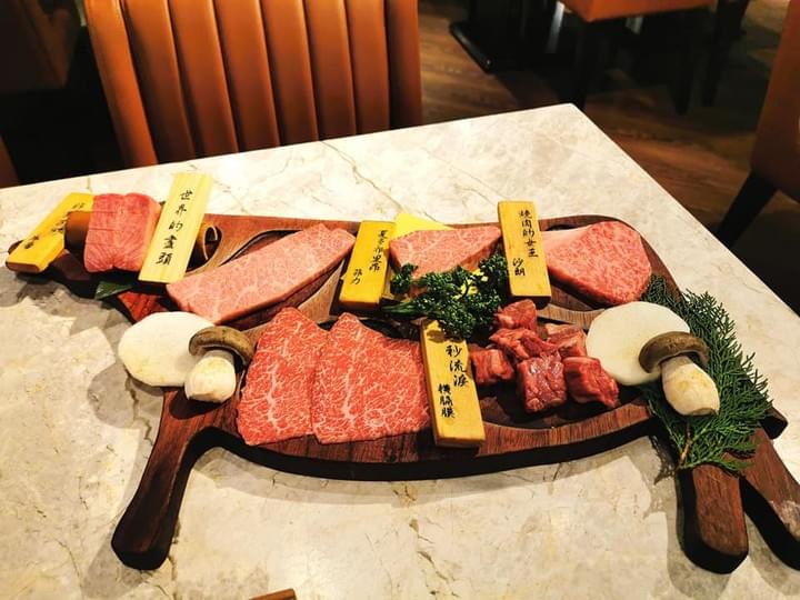 2021年台北最強環保輕燒肉,現正推出美味燒肉台北外帶外送中及全台宅配,裡面有非常新鮮多樣的食材,頂級牛肉、好吃豬肉和雞肉、還有超級新鮮的海鮮,還有多種蔬菜,讓您均衡飲食,食材都己經幫您處理好,送到就直接享用,精美的大理石紋包裝,讓您們疫情在家慶祝也充滿儀式感,包裝講求環保材質及可重覆使用,讓您減少垃圾又享用到健康美味的燒肉。 台北燒肉推薦、台北最強健康環保輕燒肉燒烤、父親節與母親節首選健康餐廳、生日大餐、同事聚餐給你們滿滿的歡樂,單點套餐、代烤桌邊服務,讓您享受到頂級燒肉的美味,健康、無煙、美味、環保絕對值得您來體驗。  2021年台北最強環保輕燒肉,現正推出美味燒肉台北外帶外送中及全台宅配,裡面有非常新鮮多樣的食材,頂級牛肉、好吃豬肉和雞肉、還有超級新鮮的海鮮,還有多種蔬菜,讓您均衡飲食,食材都己經幫您處理好,送到就直接享用,精美的大理石紋包裝,讓您們疫情在家慶祝也充滿儀式感,包裝講求環保材質及可重覆使用,讓您減少垃圾又享用到健康美味的燒肉。 台北燒肉推薦、台北最強健康環保輕燒肉燒烤、父親節與母親節首選健康餐廳、生日大餐、同事聚餐給你們滿滿的歡樂,單點套餐、代烤桌邊服務,讓您享受到頂級燒肉的美味,健康、無煙、美味、環保絕對值得您來體驗。