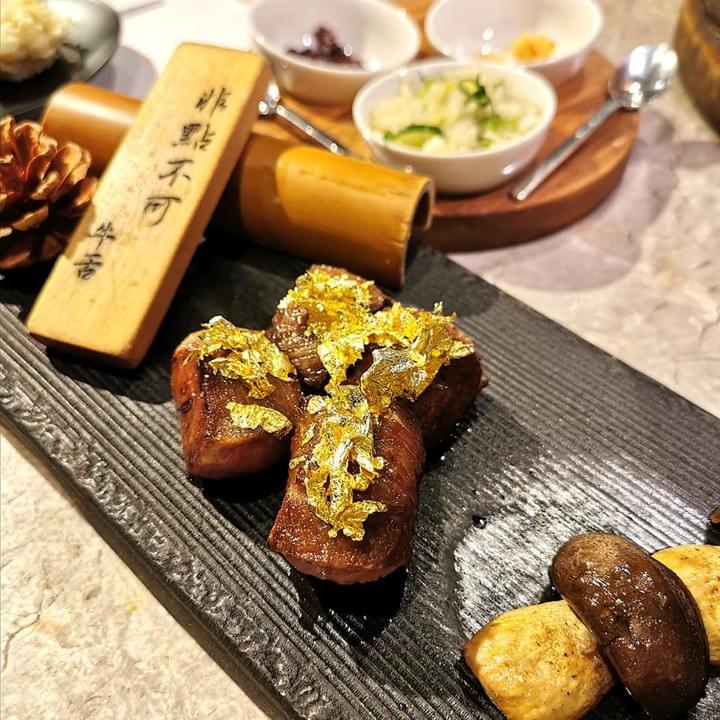 2021年台北最強環保輕燒肉,現正推出美味燒肉台北外帶外送中及全台宅配,裡面有非常新鮮多樣的食材,頂級牛肉、好吃豬肉和雞肉、還有超級新鮮的海鮮,還有多種蔬菜,讓您均衡飲食,食材都己經幫您處理好,送到就直接享用,精美的大理石紋包裝,讓您們疫情在家慶祝也充滿儀式感,包裝講求環保材質及可重覆使用,讓您減少垃圾又享用到健康美味的燒肉。 台北燒肉推薦、台北最強健康環保輕燒肉燒烤、父親節與母親節首選健康餐廳、生日大餐、同事聚餐給你們滿滿的歡樂,單點套餐、代烤桌邊服務,讓您享受到頂級燒肉的美味,健康、無煙、美味、環保絕對值得您來體驗。  2021年台北最強環保輕燒肉,現正推出美味燒肉台北外帶外送中及全台宅配,裡面有非常新鮮多樣的食材,頂級牛肉、好吃豬肉和雞肉、還有超級新鮮的海鮮,還有多種蔬菜,讓您均衡飲食,食材都己經幫您處理好,送到就直接享用,精美的大理石紋包裝,讓您們疫情在家慶祝也充滿儀式感,包裝講求環保材質及可重覆使用,讓您減少垃圾又享用到健康美味的燒肉。 台北燒肉推薦、台北最強健康環保輕燒肉燒烤、父親節與母親節首選健康餐廳、生日大餐、同事聚餐給你們滿滿的歡樂,單點套餐、代烤桌邊服務,讓您享受到頂級燒肉的美味,健康、無煙、美味、環保絕對值得您來體驗。