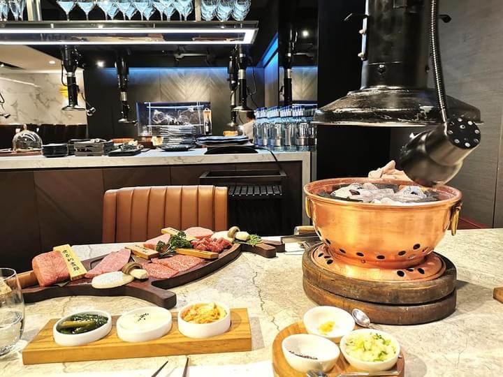 2021年台北最強環保輕燒肉,現正推出美味燒肉台北外帶外送中及全台宅配,裡面有非常新鮮多樣的食材,頂級牛肉、好吃豬肉和雞肉、還有超級新鮮的海鮮,還有多種蔬菜,讓您均衡飲食,食材都己經幫您處理好,送到就直接享用,精美的大理石紋包裝,讓您們疫情在家慶祝也充滿儀式感,包裝講求環保材質及可重覆使用,讓您減少垃圾又享用到健康美味的燒肉。 台北燒肉推薦、台北最強健康環保輕燒肉燒烤、父親節與母親節首選健康餐廳、生日大餐、同事聚餐給你們滿滿的歡樂,單點套餐、代烤桌邊服務,讓您享受到頂級燒肉的美味,健康、無煙、美味、環保絕對值得您來體驗。  2021年台北最強環保輕燒肉,現正推出美味燒肉台北外帶外送中及全台宅配,裡面有非常新鮮多樣的食材,頂級牛肉、好吃豬肉和雞肉、還有超級新鮮的海鮮,還有多種蔬菜,讓您均衡飲食,食材都己經幫您處理好,送到就直接享用,精美的大理石紋包裝,讓您們疫情在家慶祝也充滿儀式感,包裝講求環保材質及可重覆使用,讓您減少垃圾又享用到健康美味的燒肉。 台北燒肉推薦、台北最強健康環保輕燒肉燒烤、父親節與母親節首選健康餐廳、生日大餐、同事聚餐給你們滿滿的歡樂,單點套餐、代烤桌邊服務,讓您享受到頂級燒肉的美味,健康、無煙、美味、環保絕對值得您來體驗。