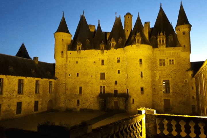 Château de Jumilhac situé en Dordogne Château de Jumilhac situé en Dordogne