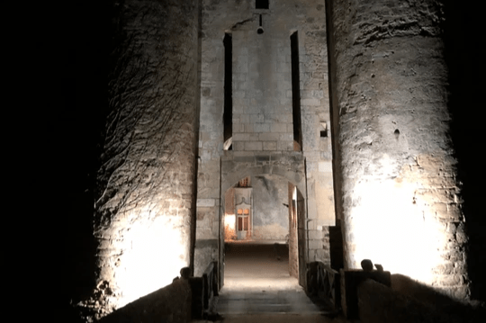 Forteresse de Montreuil Bonnin de nuit, située dans le département de la Vienne. Forteresse de Montreuil Bonnin de nuit, située dans le département de la Vienne.