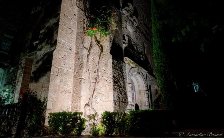 Domaine de Dampierre en Yvelines, situé dans les Yvelines, pendant la nuit. Château de style Louis XVI. Domaine de Dampierre en Yvelines, situé dans les Yvelines, pendant la nuit. Château de style Louis XVI.