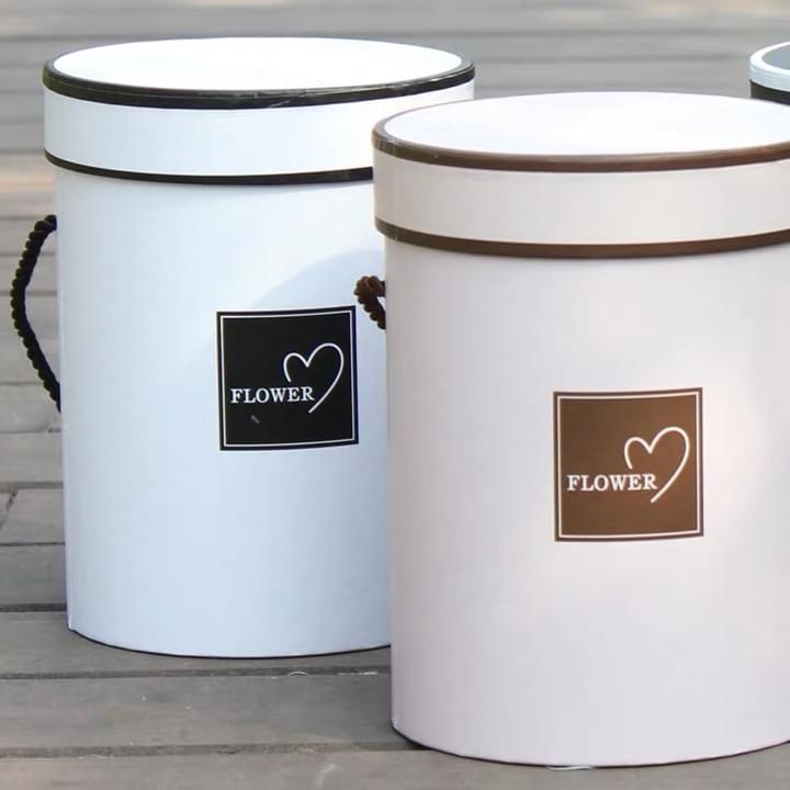 Tube Box with carrying string Tube Box with carrying string