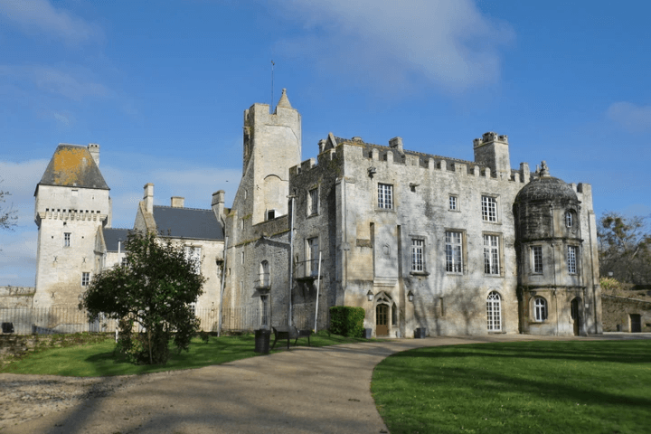https://www.billetweb.fr/illuminations-cinematographiques-une-exploration-historique-au-chateau-de-berthenonville https://www.billetweb.fr/illuminations-cinematographiques-une-exploration-historique-au-chateau-de-berthenonville