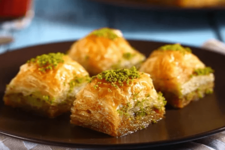 Mamas Hummus - baklava Mamas Hummus - baklava