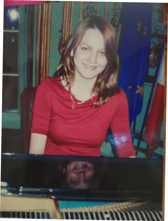 Profesor de pian , teoria muzicii, armonie București cu experiență internationala" Dacă vrei o variantă mai personală sau mai orientată pe branding, poți încerca: alt="fondatoarea ProInternationalMusic – leck de pian și teorie muzicală în București Profesor de pian , teoria muzicii, armonie București cu experiență internationala" Dacă vrei o variantă mai personală sau mai orientată pe branding, poți încerca: alt="fondatoarea ProInternationalMusic – leck de pian și teorie muzicală în București