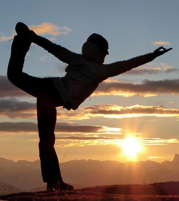 Illustration Yoga Vinyasa : Charlotte Sigwalt en posture de l'Arc Debout (Dandayamana dhanurasana) Illustration Yoga Vinyasa : Charlotte Sigwalt en posture de l'Arc Debout (Dandayamana dhanurasana)