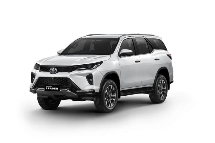 曼谷機場接送白色SUV Toyota Fortuner 曼谷機場接送白色SUV Toyota Fortuner