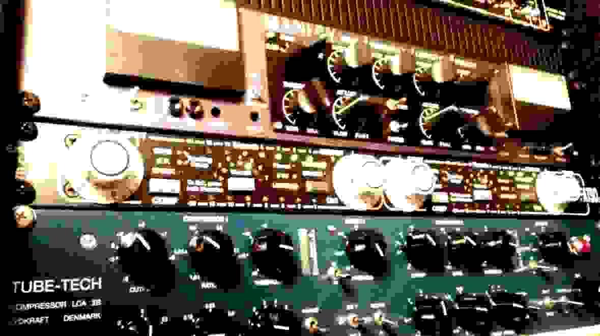 アナログ機材イメージ アナログ機材イメージ