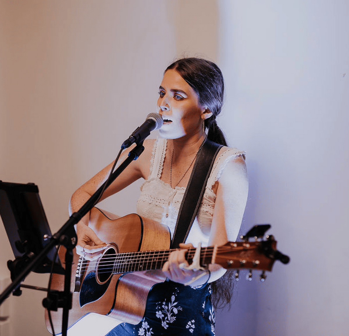 guitarist-performing-at-wedding-in-philadephia-pa guitarist-performing-at-wedding-in-philadephia-pa