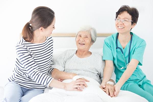 心照護的專業看護服務 心照護的專業看護服務