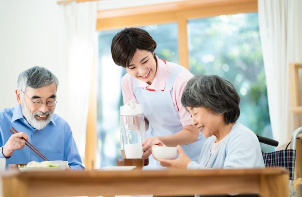 A candid photo capturing a serendipitous first meeting. A candid photo capturing a serendipitous first meeting.