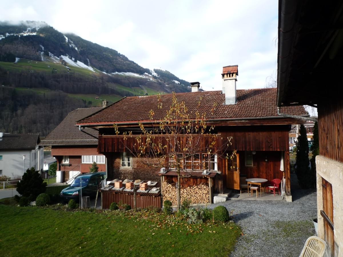 Seitenansicht des alten Wohnhauses. Seitenansicht des alten Wohnhauses.