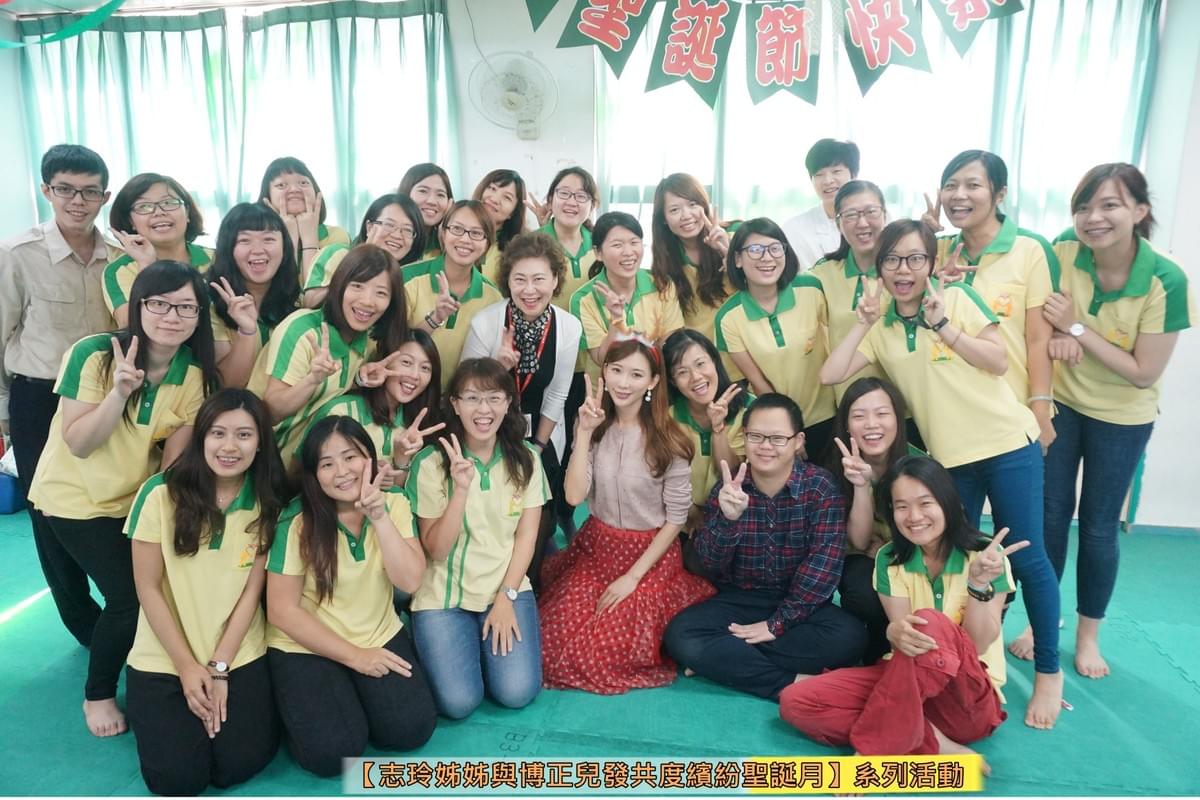 志玲姊姊+歡天喜地的同仁們!(嗨翻了,哈哈!真的好開心喔!志玲姊姊耶!) 志玲姊姊+歡天喜地的同仁們!(嗨翻了,哈哈!真的好開心喔!志玲姊姊耶!)