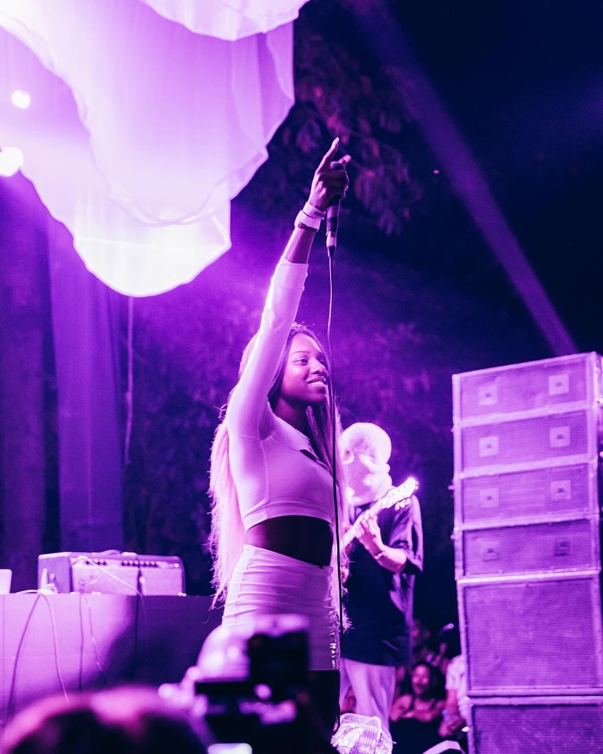 ikinya - Brazilian Singer Songwriter ikinya - Brazilian Singer Songwriter