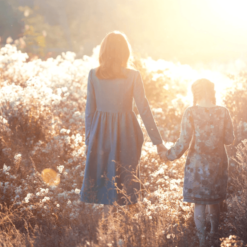Mutter-Tochter-Beziehung  pflegen und gemeinsam im Frauenkreis Verbundenheit spüren Mutter-Tochter-Beziehung  pflegen und gemeinsam im Frauenkreis Verbundenheit spüren