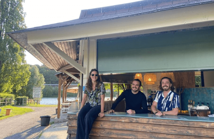 Voir l'article Voir l'article