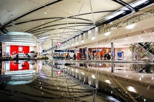 Airports in Detroit, Pittsburgh and Tampa all feature many fine shops, stores and restaurants. Airports in Detroit, Pittsburgh and Tampa all feature many fine shops, stores and restaurants.