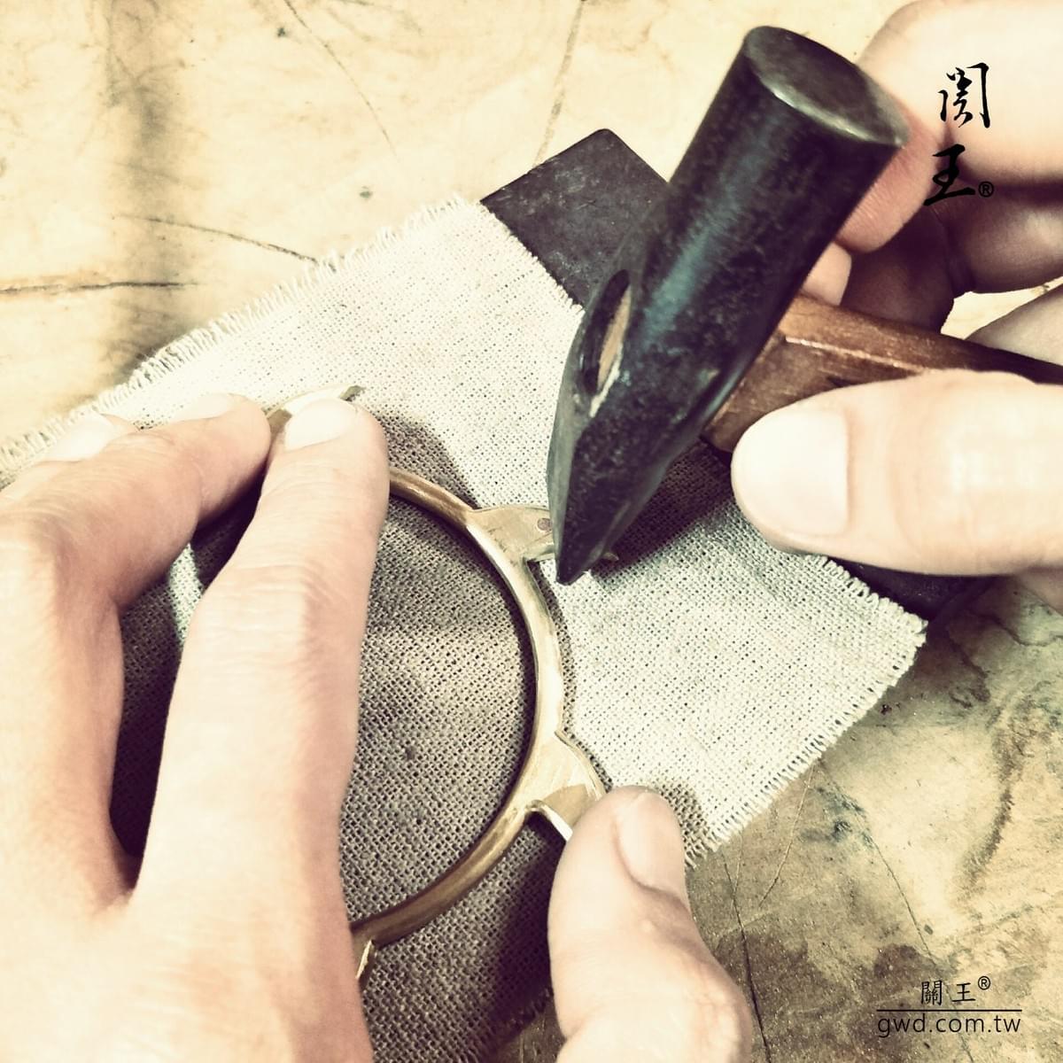 中壇元帥太子爺,火尖槍乾坤圈,台灣手工火尖槍,三太子槍圈,三太子聖誔千秋,神明生日供品,三太子槍圈訂做,神明古兵器,敬天禮器,神明武器,神明兵器,博物館銅器典藏,金銀銅太子槍圈環 中壇元帥太子爺,火尖槍乾坤圈,台灣手工火尖槍,三太子槍圈,三太子聖誔千秋,神明生日供品,三太子槍圈訂做,神明古兵器,敬天禮器,神明武器,神明兵器,博物館銅器典藏,金銀銅太子槍圈環