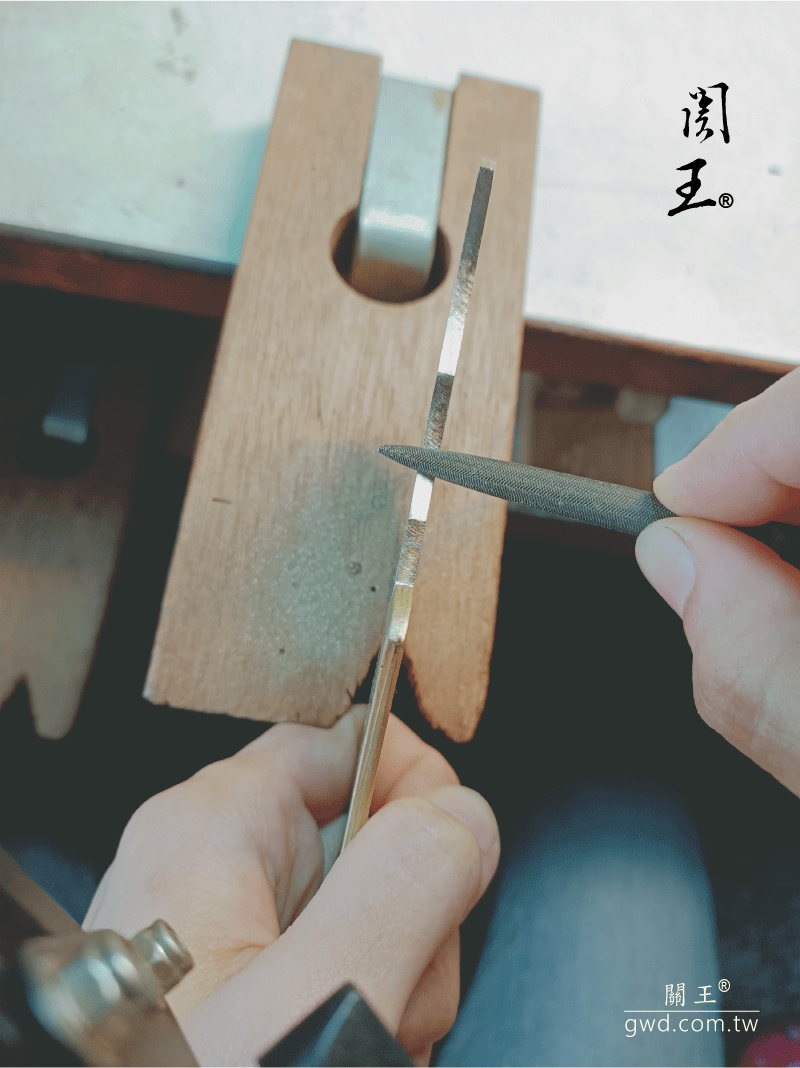 典藏款作品 《 關王刀》,博物館銅器,關聖帝君聖誔,神明生日禮物,,神像兵器,古兵器訂做,關公關刀,青龍偃月刀,伽藍菩薩供品,神明法器,神明武器,關刀,關帝爺關刀, 金銅銀關刀訂做,神像關刀,一尺三神像關刀,一尺六神像關刀,2尺2神像關刀,二尺關王刀,神明聖誔生日禮物 典藏款作品 《 關王刀》,博物館銅器,關聖帝君聖誔,神明生日禮物,,神像兵器,古兵器訂做,關公關刀,青龍偃月刀,伽藍菩薩供品,神明法器,神明武器,關刀,關帝爺關刀, 金銅銀關刀訂做,神像關刀,一尺三神像關刀,一尺六神像關刀,2尺2神像關刀,二尺關王刀,神明聖誔生日禮物