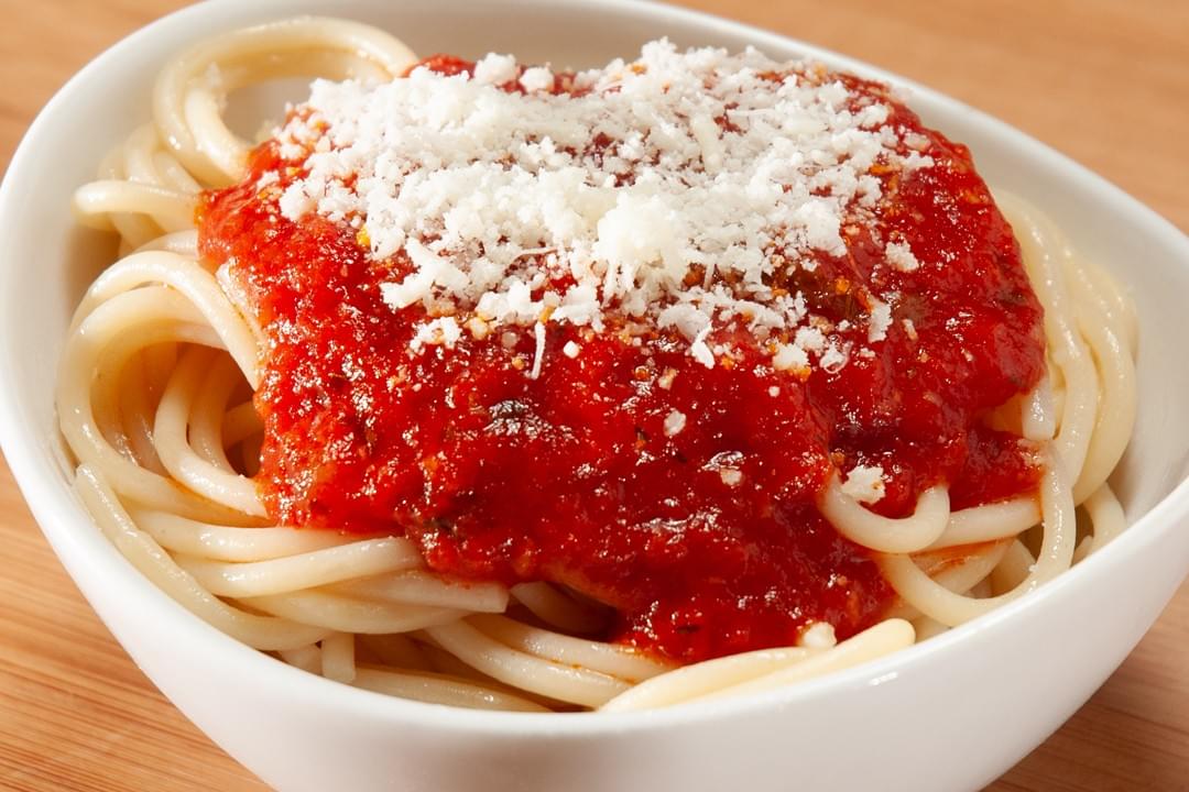 bowl of spaghetti and marinara sauce bowl of spaghetti and marinara sauce