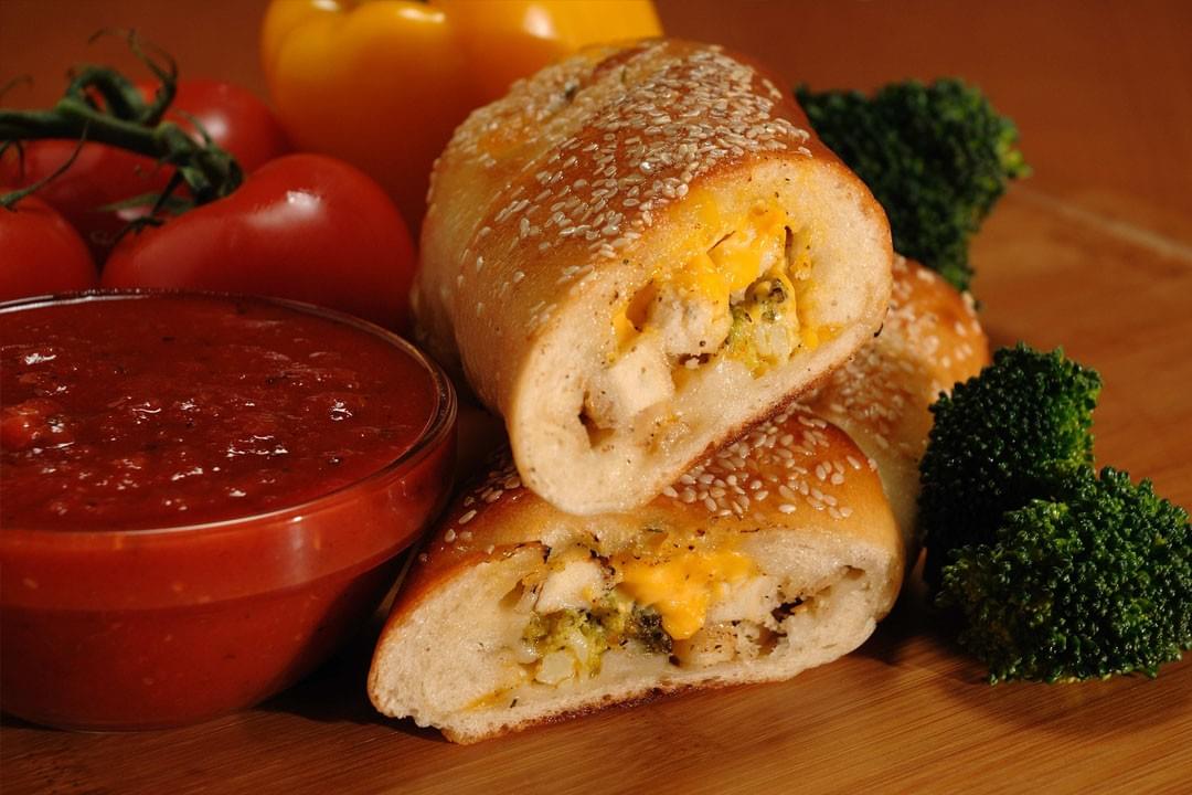 photo of chicken and broccoli stromboli with fresh vegetables photo of chicken and broccoli stromboli with fresh vegetables