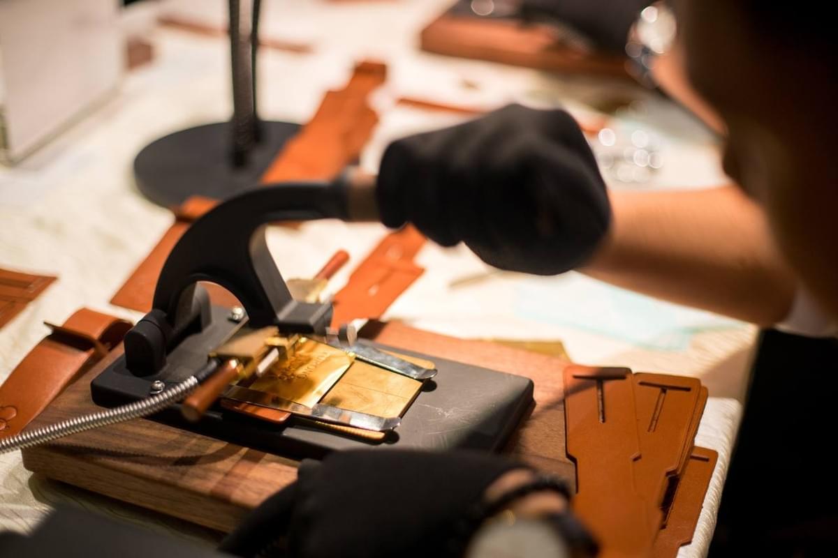 Hot Foil Stamping with Kurz foil made specifically for leather substrates Hot Foil Stamping with Kurz foil made specifically for leather substrates