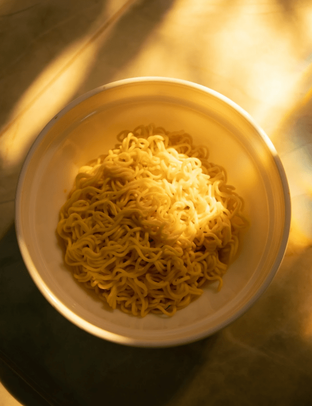 carbonated drinks or fizzy drinks contain dissolved carbon dioxide in carbonateed water. carbonated drinks or fizzy drinks contain dissolved carbon dioxide in carbonateed water.