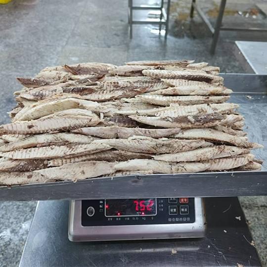We supply high-quality frozen cooked tuna fillets that are perfect for various culinary applications, ensuring freshness and flavor in every bite. Frozen Cooked Tuna Fillets What We Do 我们是金枪鱼冻煮鱼柳供应商同时给客户提供金枪鱼罐头代加工服务 We supply high-quality frozen cooked tuna fillets that are perfect for various culinary applications, ensuring freshness and flavor in every bite. Frozen Cooked Tuna Fillets What We Do 我们是金枪鱼冻煮鱼柳供应商同时给客户提供金枪鱼罐头代加工服务