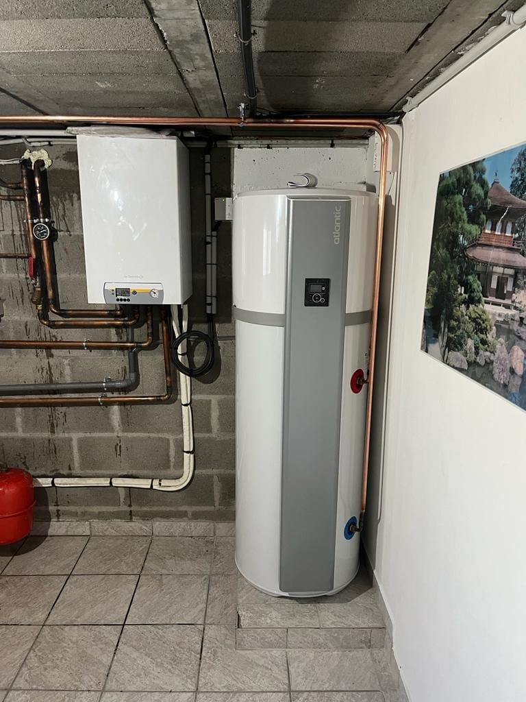 Votre éuipe de chauffagiste vous installe votre chauffe eau Thermodynamique Votre éuipe de chauffagiste vous installe votre chauffe eau Thermodynamique